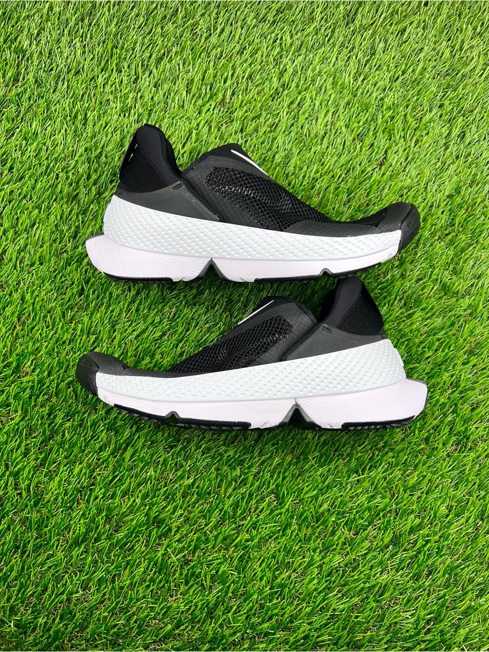 Nike Go FlyEase Hands Free Slip On Women’s Walking Gym Shoes Black White - 7